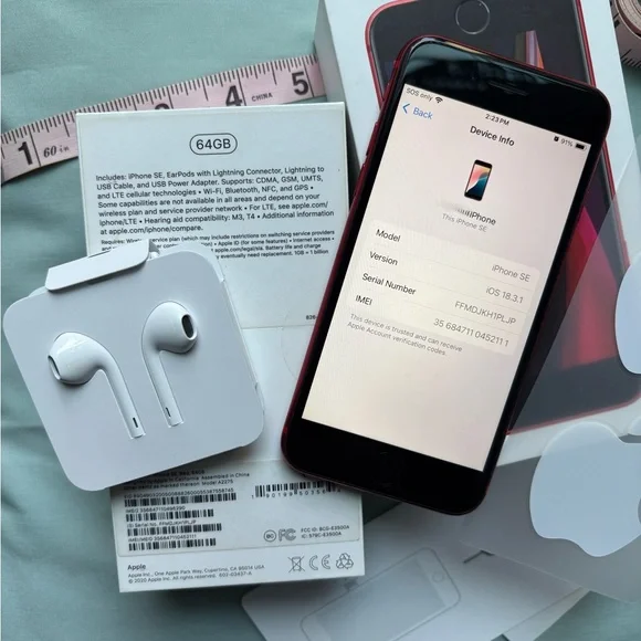 Apple iPhone SE, 64 GB RED, cell phone - Picture 2 of 12